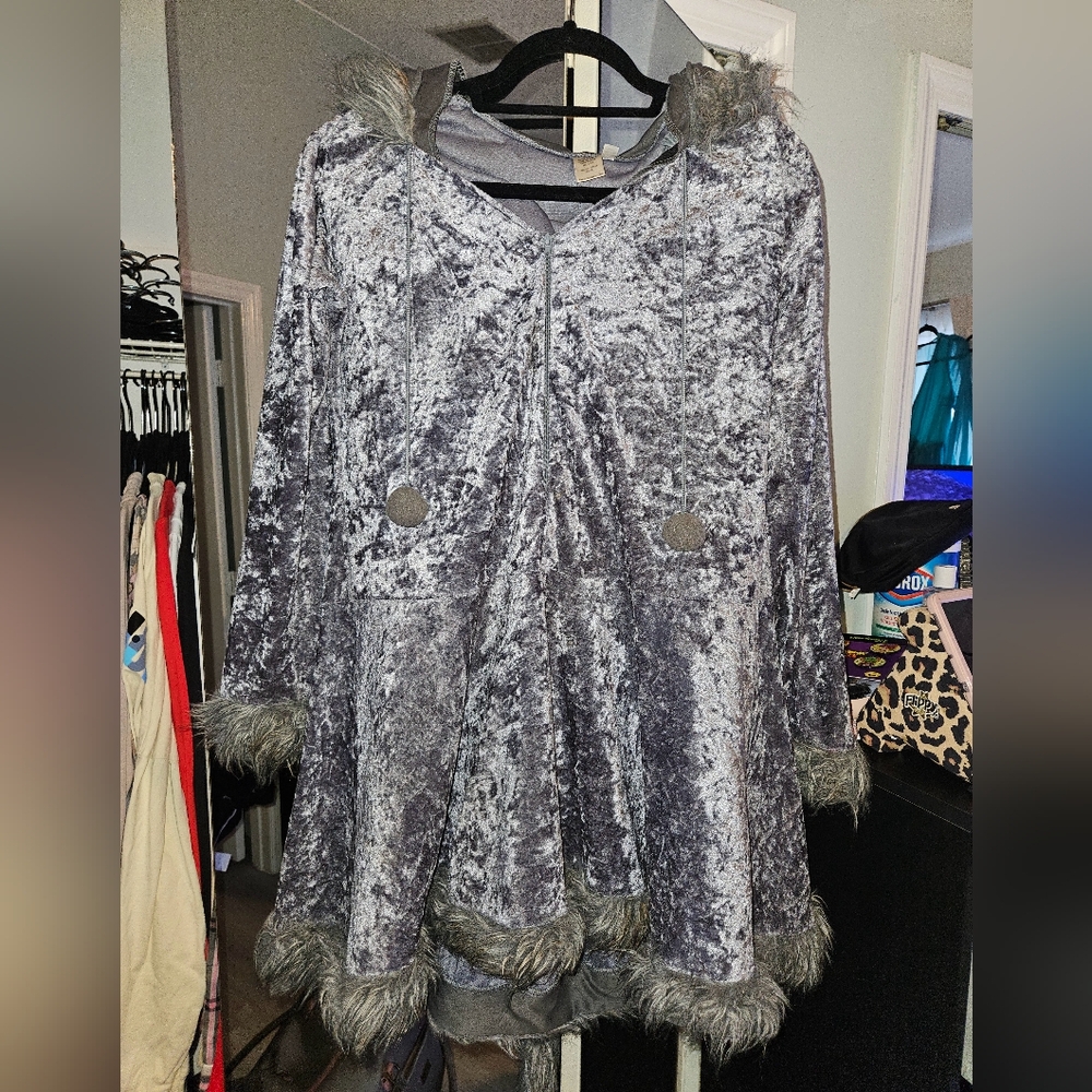 Spirit Halloween Sexy Wolf Costume - 1X/2X